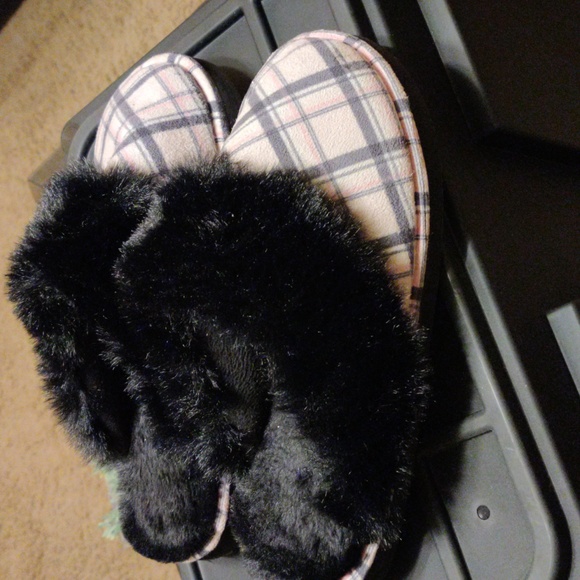 Lane Bryant Pink and black fur and plaid slippers size 7.5 - Picture 3 of 6